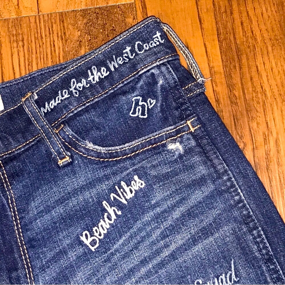 RARE Hollister Shorts SIZE 3 juniors Embroidered Dark Wash Denim Blue - Picture 2 of 11